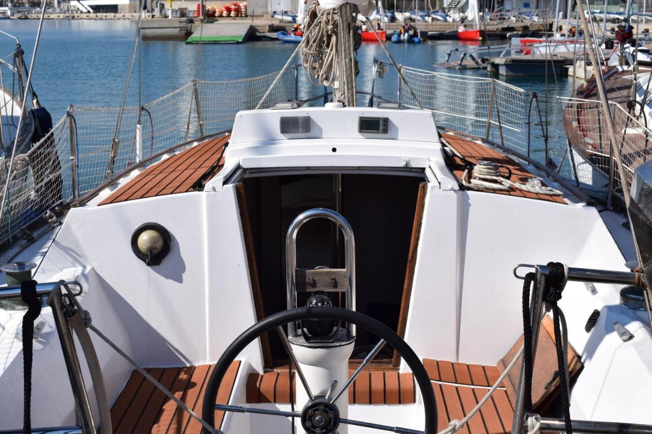 Velero En Puerto De Valencia - E&M Boats 호텔 외부 사진